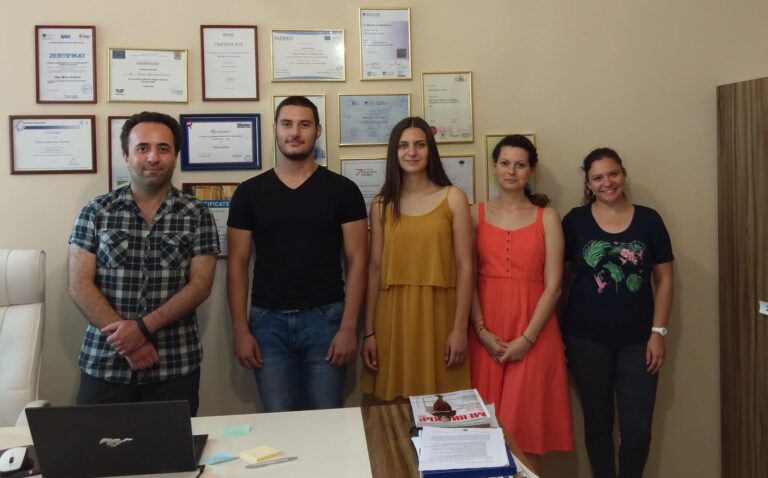 Русенски ученици преминаха стажантска програма по иновативна методология